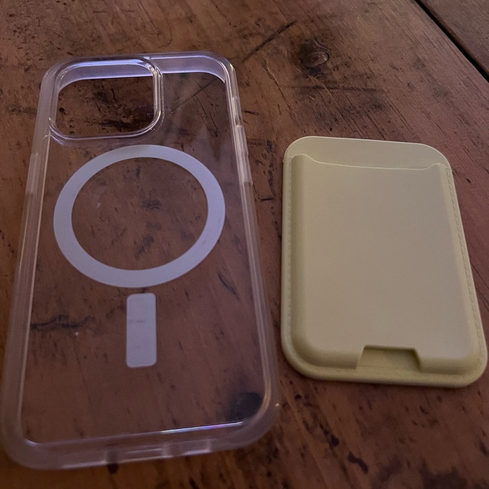 Clear Otter Box Case and Butter Yellow MagSafe Wallet- Otter Box IPhone 14 Pro - Picture 2 of 2